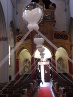 ballondecoratie in kerk