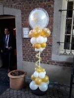 bubbel ballon pilaar met namen gouden paar