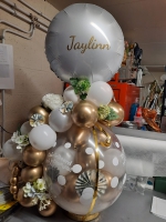 organic ballonstuffer met folieballon met naam en bloemetjes